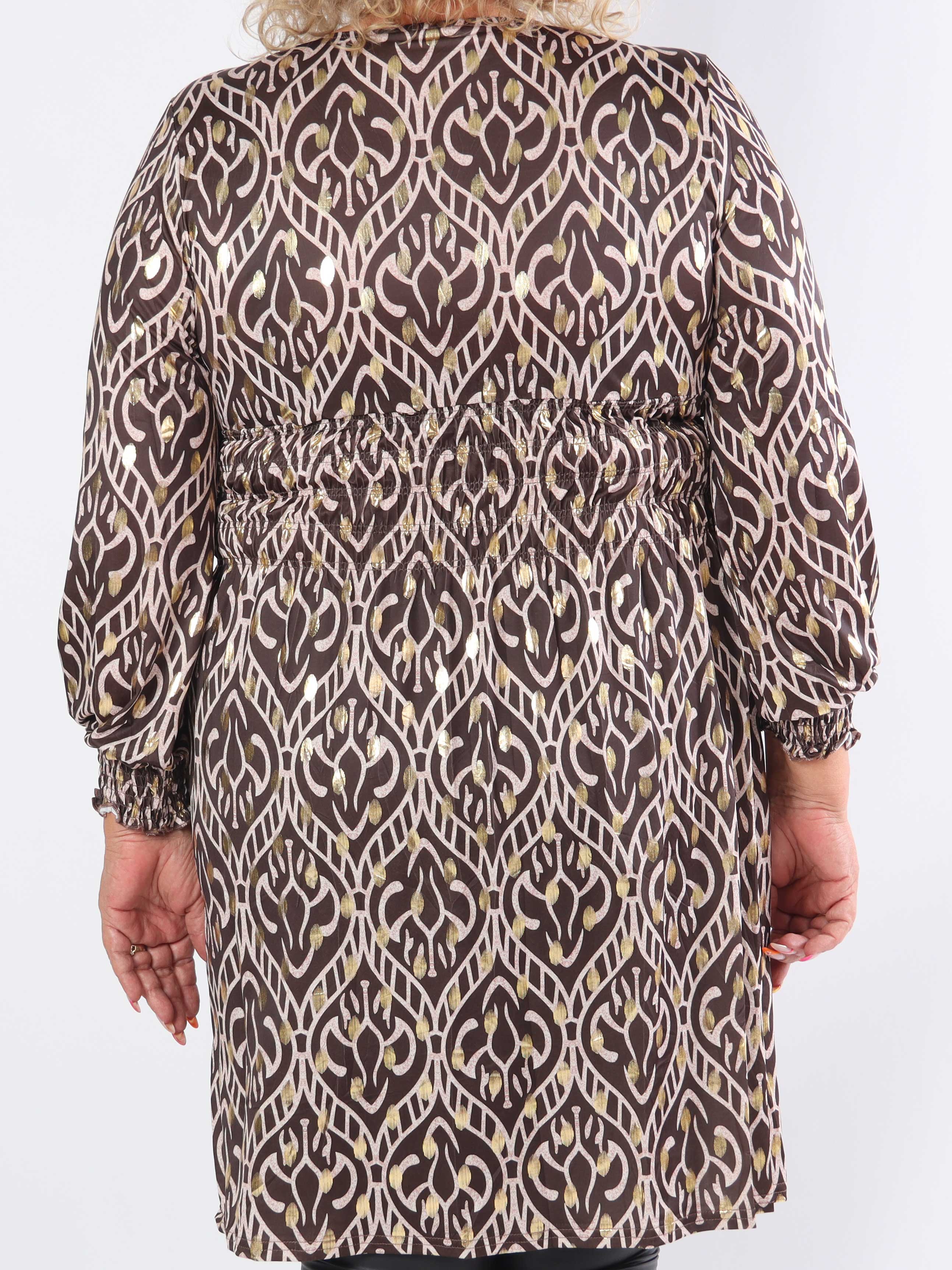 Pams Boho Short L/S - Elastisk plus size mønstret kjole i krølfrit stof